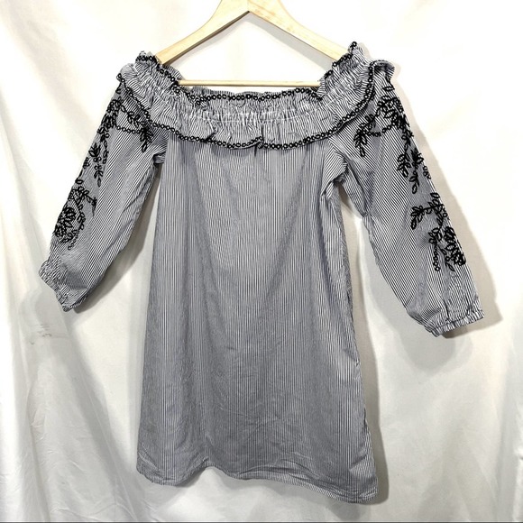 Market & Spruce Embroidered off the shoulder top stitch fix sz medium - Picture 1 of 8